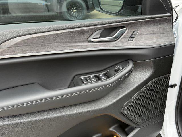 new 2025 Jeep Grand Cherokee car, priced at $39,156