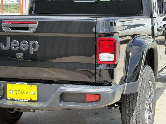 new 2025 Jeep Gladiator car, priced at $39,970