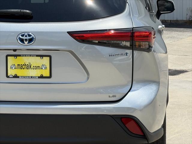 used 2022 Toyota Highlander Hybrid car, priced at $35,250