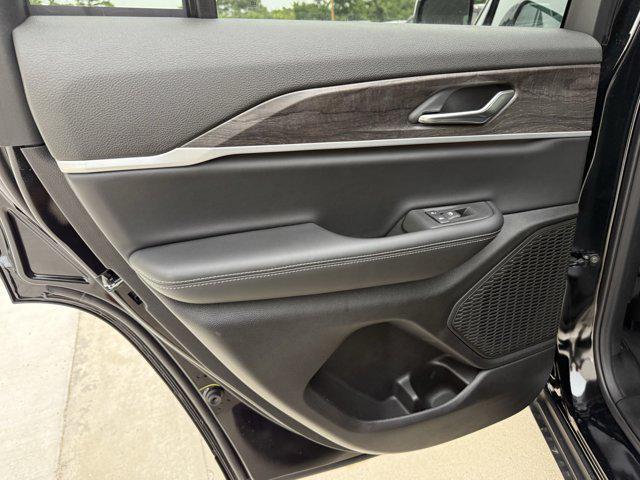 new 2025 Jeep Grand Cherokee car, priced at $39,378
