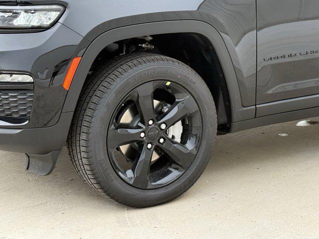 new 2025 Jeep Grand Cherokee car, priced at $39,378