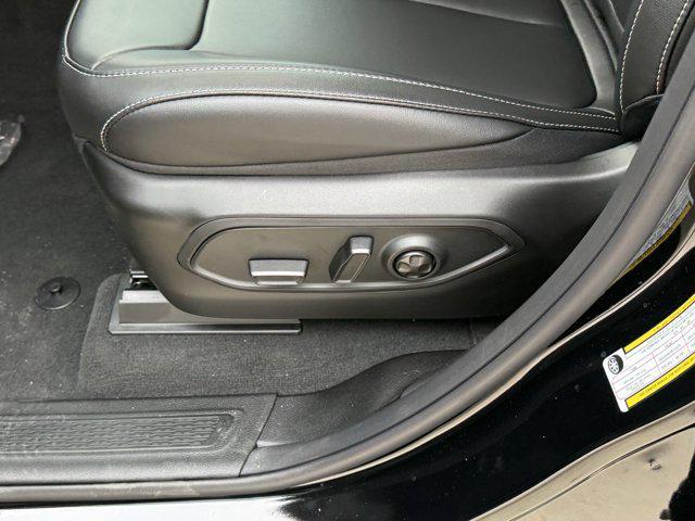 new 2025 Jeep Grand Cherokee car, priced at $39,378