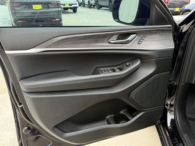 new 2025 Jeep Grand Cherokee car, priced at $39,378