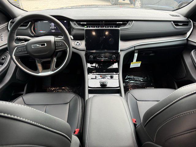 new 2025 Jeep Grand Cherokee car, priced at $39,378