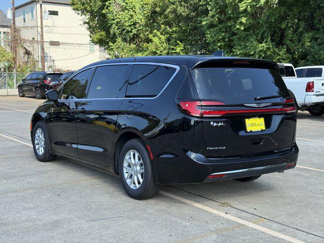 new 2026 Chrysler Pacifica car, priced at $39,321