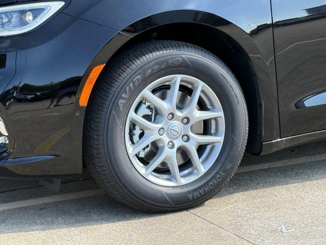 new 2026 Chrysler Pacifica car, priced at $39,321