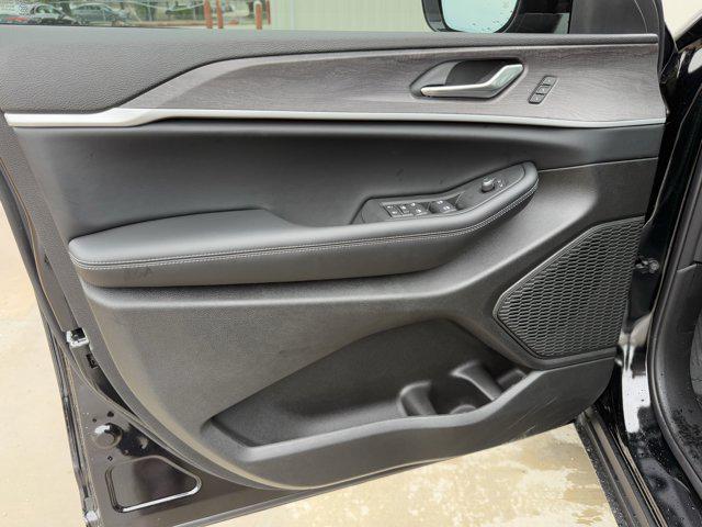 new 2025 Jeep Grand Cherokee car, priced at $41,611