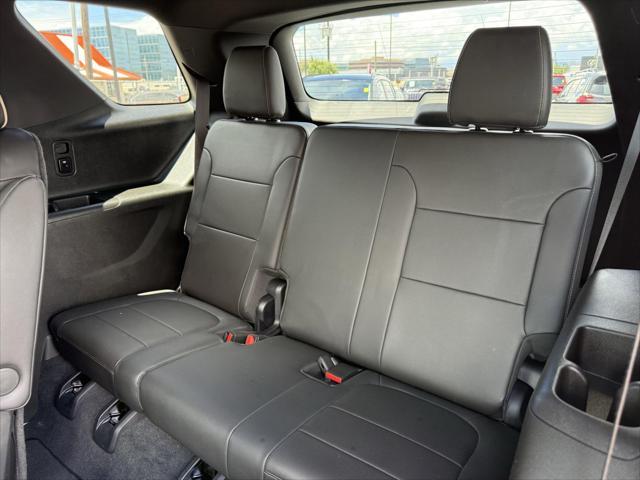 used 2023 Chevrolet Traverse car, priced at $37,500
