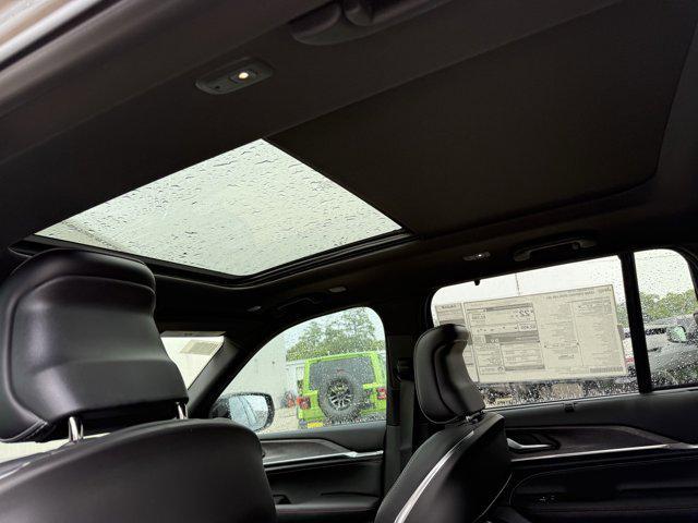 new 2025 Jeep Grand Cherokee car, priced at $50,927