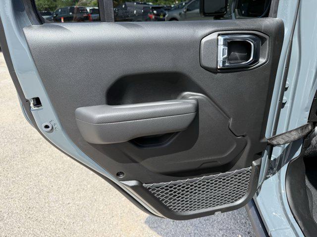 new 2025 Jeep Gladiator car, priced at $40,587