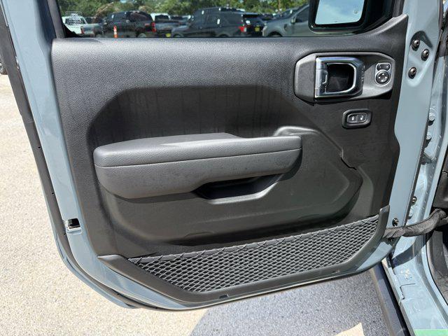 new 2025 Jeep Gladiator car, priced at $40,587