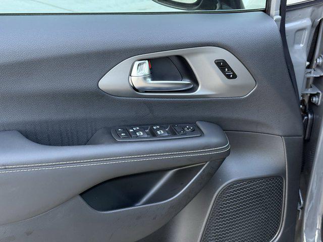 new 2025 Chrysler Pacifica car, priced at $35,987