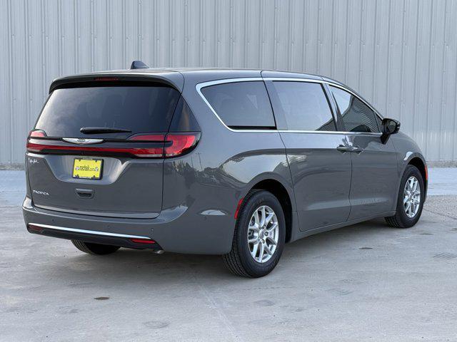 new 2025 Chrysler Pacifica car, priced at $35,987