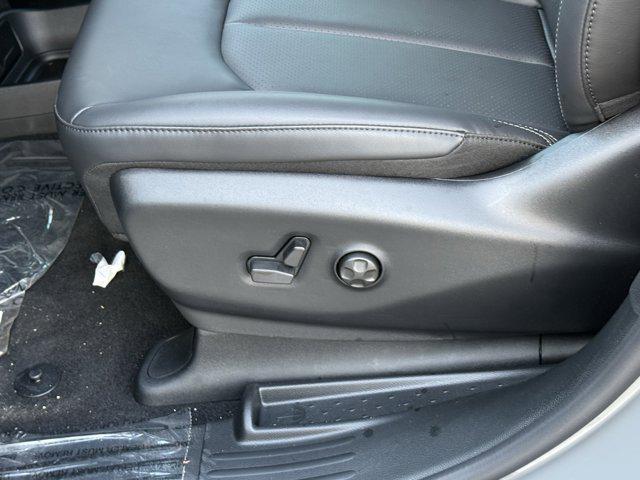 new 2025 Chrysler Pacifica car, priced at $35,987