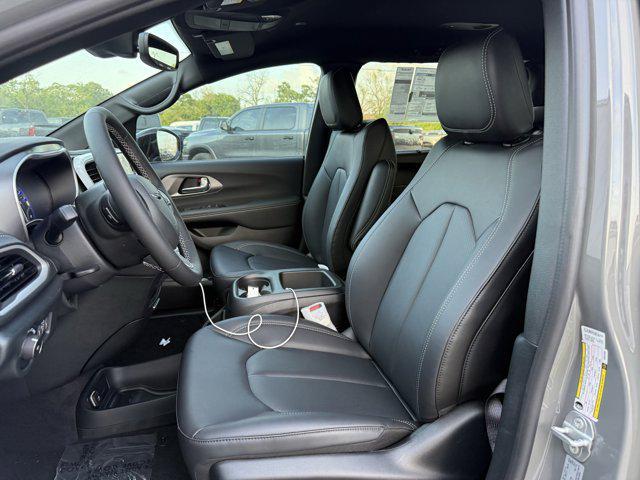 new 2025 Chrysler Pacifica car, priced at $35,987