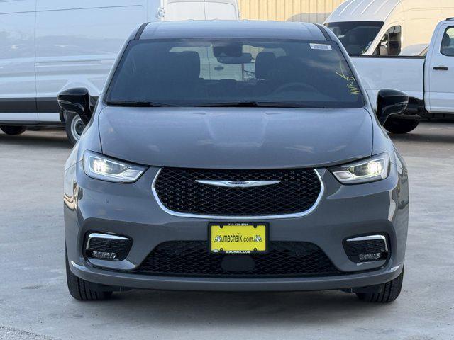 new 2025 Chrysler Pacifica car, priced at $35,987