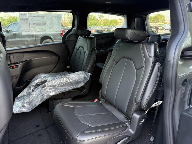 new 2025 Chrysler Pacifica car, priced at $35,987