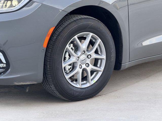 new 2025 Chrysler Pacifica car, priced at $35,987