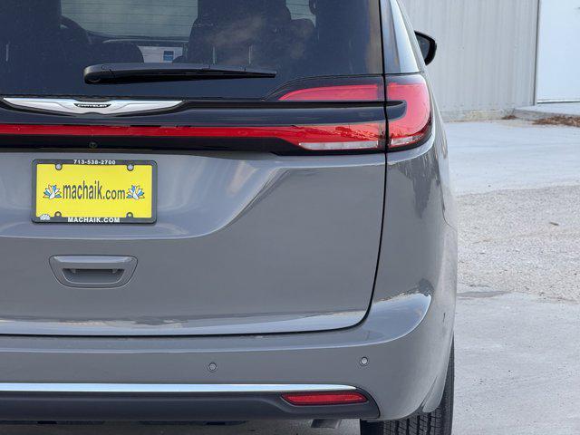 new 2025 Chrysler Pacifica car, priced at $35,987