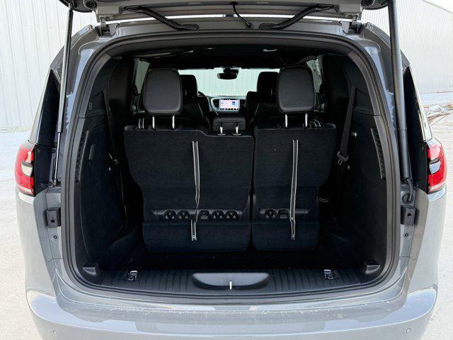 new 2025 Chrysler Pacifica car, priced at $35,987