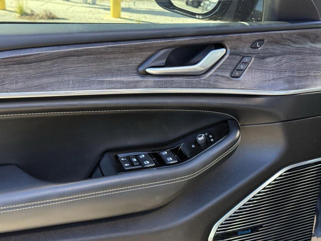 used 2023 Jeep Grand Cherokee car, priced at $32,000