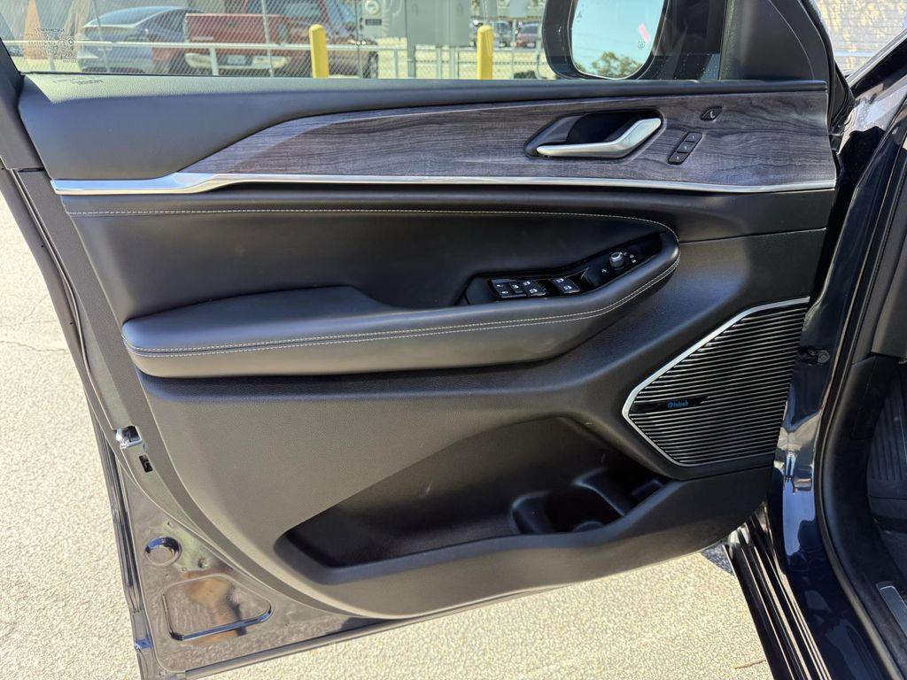 used 2023 Jeep Grand Cherokee car, priced at $32,000