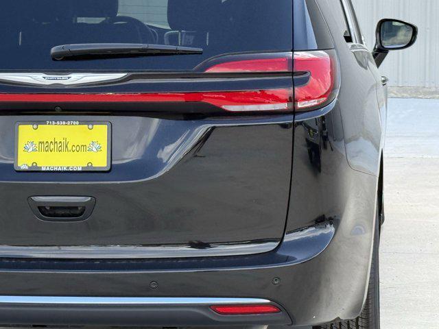 new 2025 Chrysler Pacifica car, priced at $35,452
