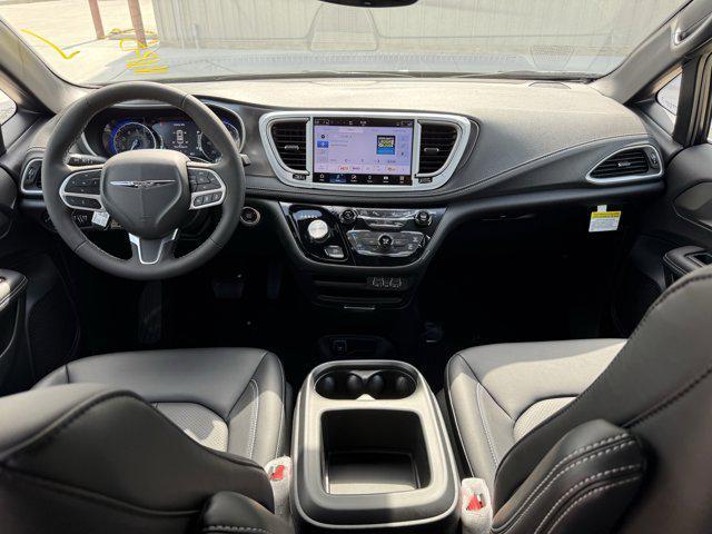 new 2025 Chrysler Pacifica car, priced at $35,452