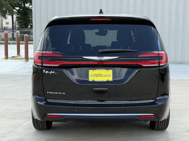 new 2025 Chrysler Pacifica car, priced at $35,452