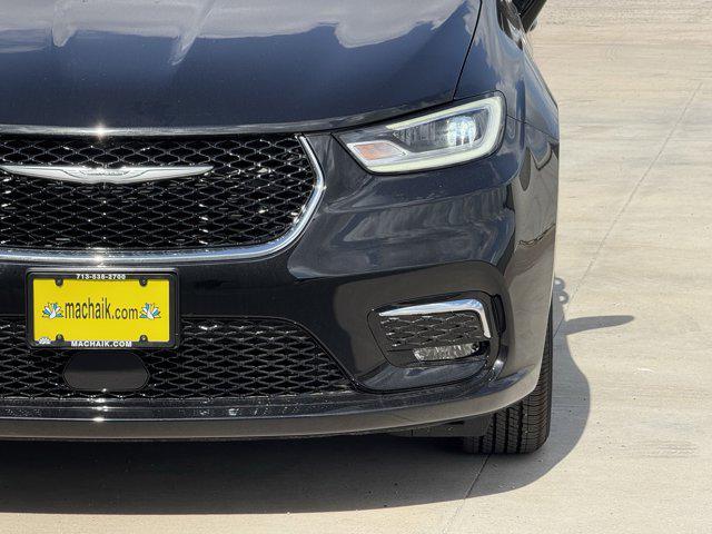 new 2025 Chrysler Pacifica car, priced at $35,452
