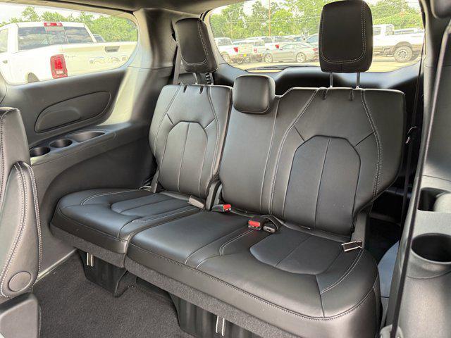 new 2025 Chrysler Pacifica car, priced at $35,452