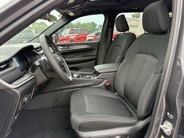 new 2025 Jeep Grand Cherokee car, priced at $33,750