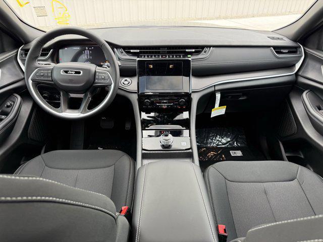 new 2025 Jeep Grand Cherokee car, priced at $33,750