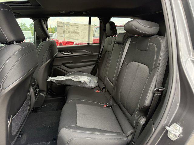 new 2025 Jeep Grand Cherokee car, priced at $33,750