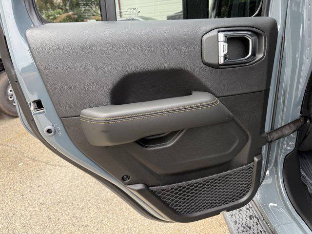 new 2025 Jeep Gladiator car, priced at $40,721