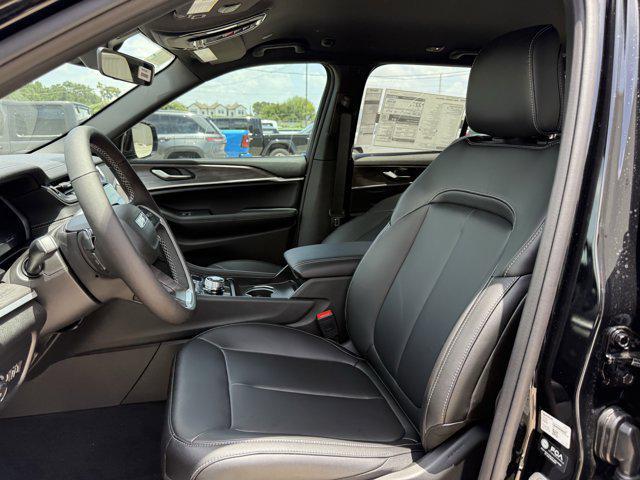 new 2025 Jeep Grand Cherokee car, priced at $39,378