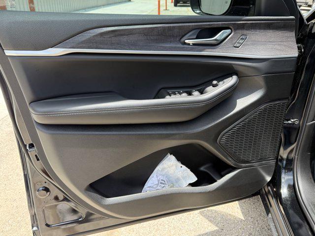 new 2025 Jeep Grand Cherokee car, priced at $39,378