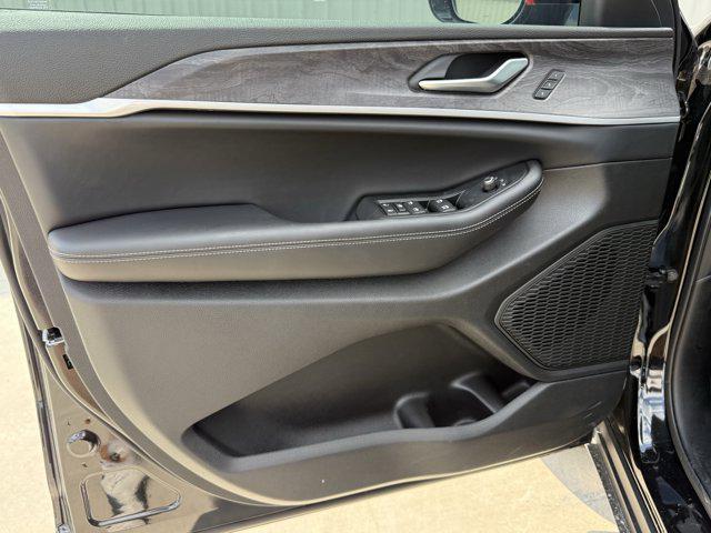 new 2025 Jeep Grand Cherokee L car, priced at $39,260