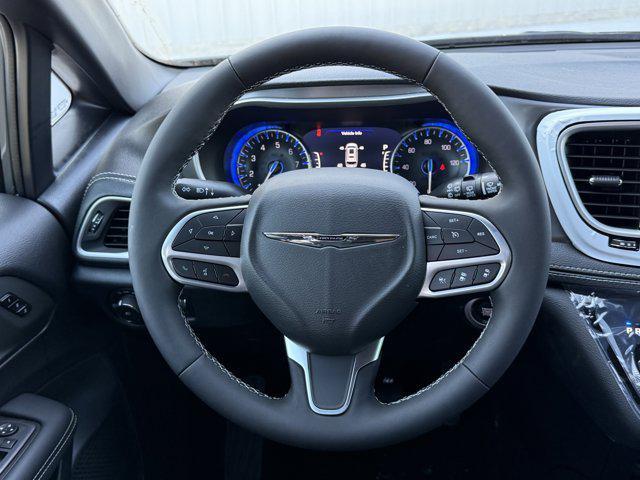 new 2025 Chrysler Pacifica car, priced at $35,687