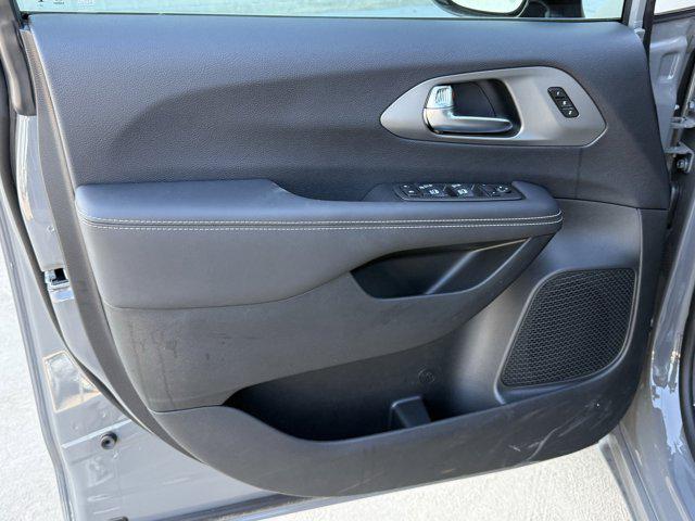 new 2025 Chrysler Pacifica car, priced at $35,687