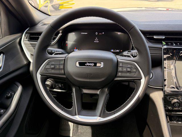 new 2025 Jeep Grand Cherokee car, priced at $33,750