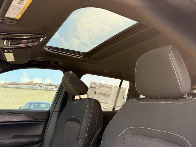new 2025 Jeep Grand Cherokee car, priced at $33,750