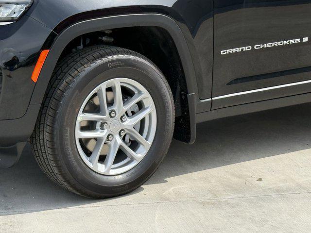 new 2025 Jeep Grand Cherokee car, priced at $33,750