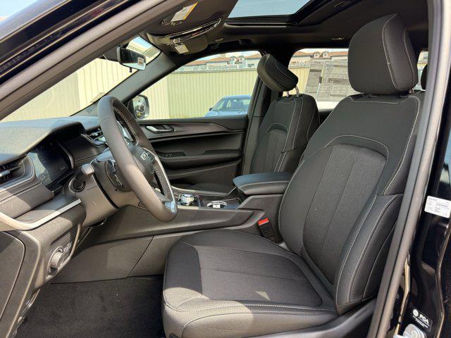 new 2025 Jeep Grand Cherokee car, priced at $33,750