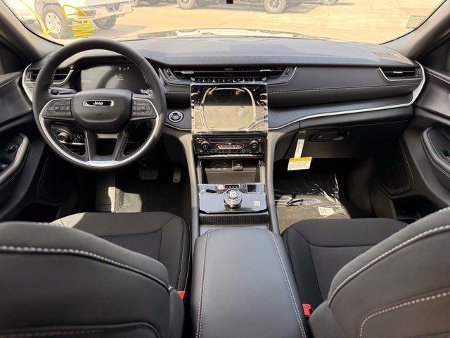new 2025 Jeep Grand Cherokee car, priced at $33,750
