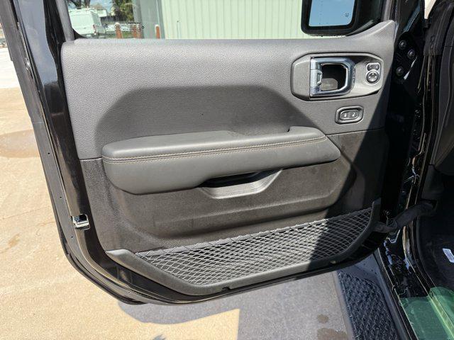 new 2025 Jeep Gladiator car, priced at $37,868