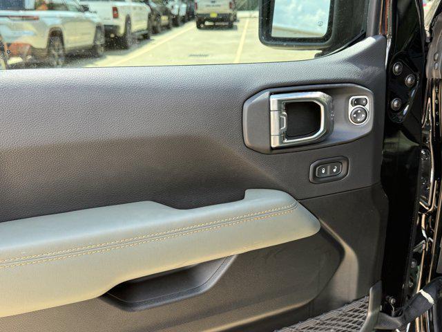 new 2025 Jeep Gladiator car, priced at $47,784