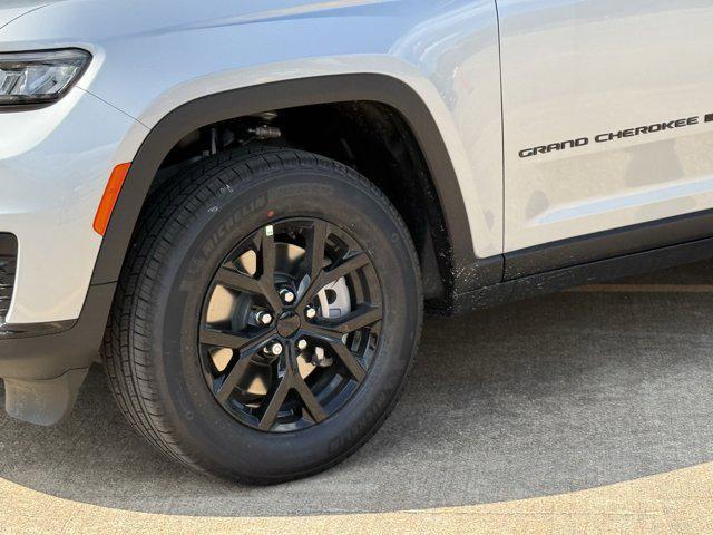 new 2025 Jeep Grand Cherokee L car, priced at $39,885
