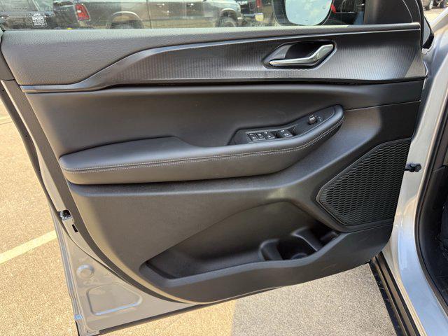 new 2025 Jeep Grand Cherokee L car, priced at $39,885