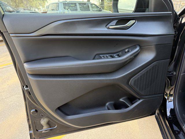 new 2025 Jeep Grand Cherokee car, priced at $35,819